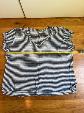 Striped Linen V-Neck Short Sleeve Top - Blue & White